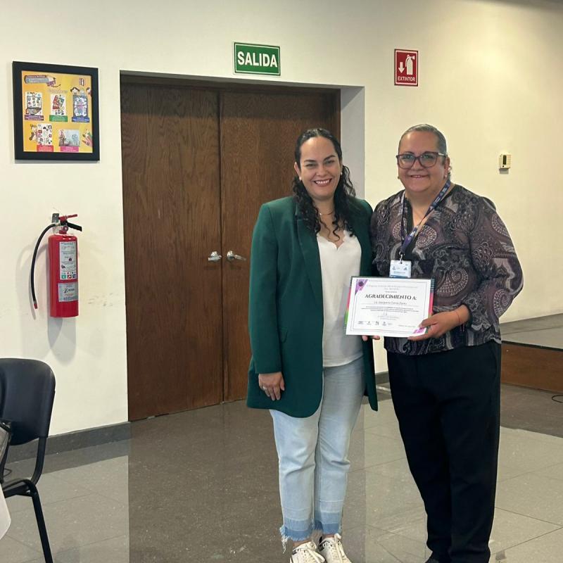 Margarita Torres Fierro de Centro Ambulatorio de Atención y Prevención del SIDA e ITS (CAPASIT) VIH E ITS, prácticas de riesgo. La licenciada Margarita Torres Fierro es enfermera de profesión y actualmente labora en el área de capacitación del Centro Ambulatorio de Atención y Prevención del SIDA e ITS CAPASIT impartió el tema de “VIH e ITS, prácticas de riesgo”.