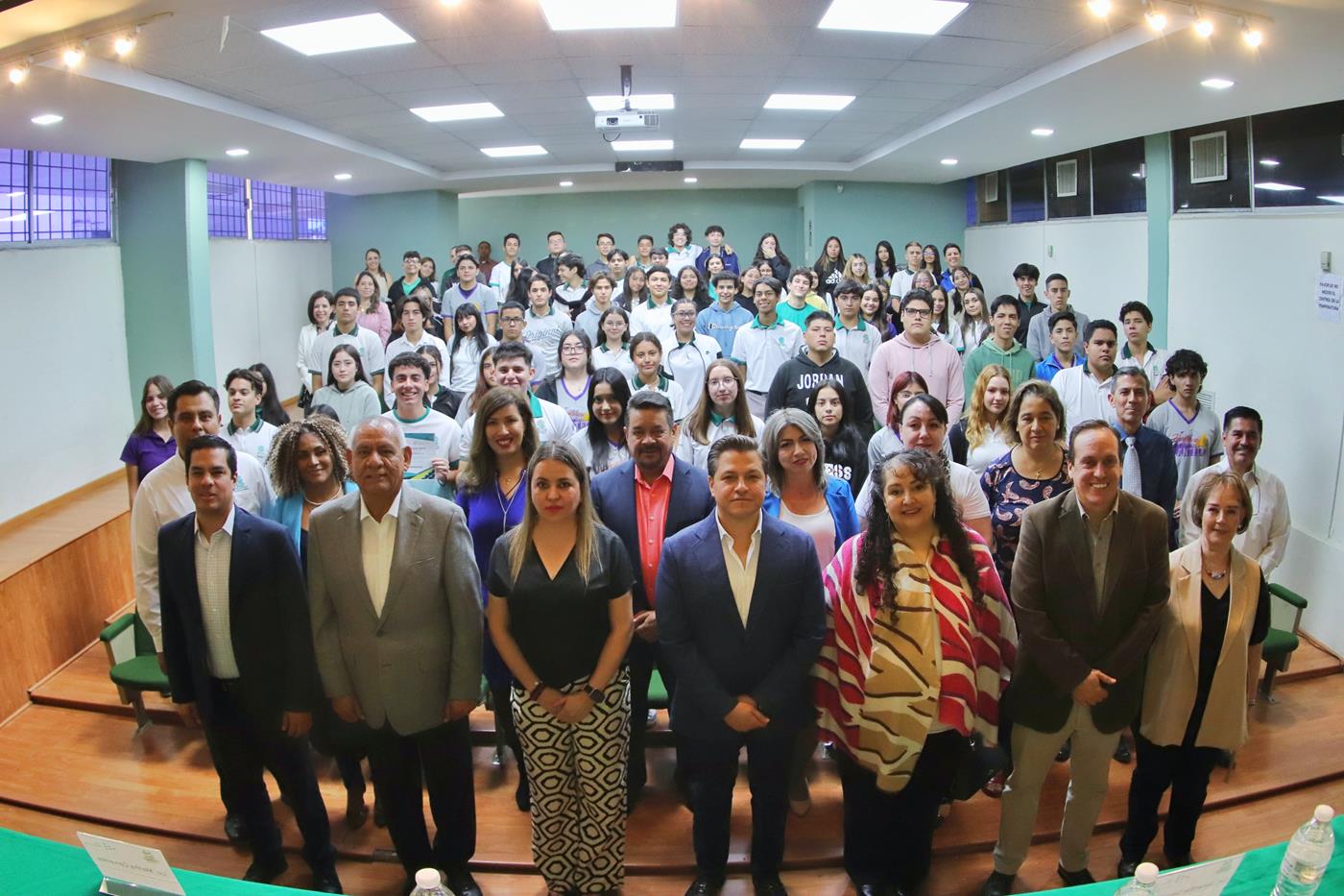 Consigue más de 4,300 estudiantes COBACH de la organización Junior Achievement México